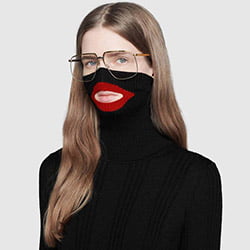 لباس مشکی کوچی با یقه روی صورت