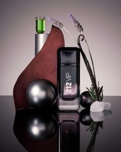 رایحه عطر مردانه 212 وی آی پی من بلک کارولینا هررا ادو پرفیوم